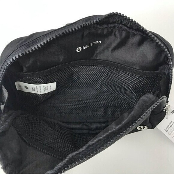 New! Lululemon Large Everywhere Belt Bag Black 2L - Picture 7 of 8